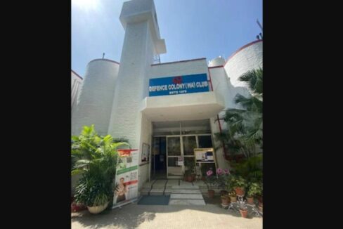 Defence Colony Club New Delhi with lawns and building view