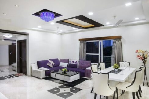 Flats near Defence Colony Market Delhi close to shops and cafes