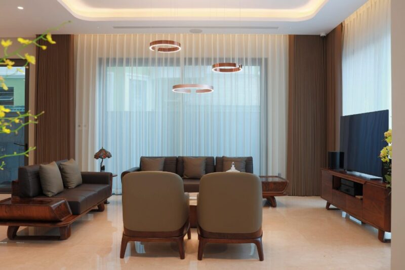 Ground floor flats in Defence Colony Delhi with lawn and parking